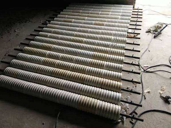 Ceramic conveyor idlers arranged for abrasive material handling