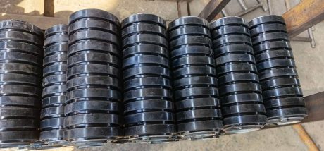 Close-up of rubber ring impact rollers