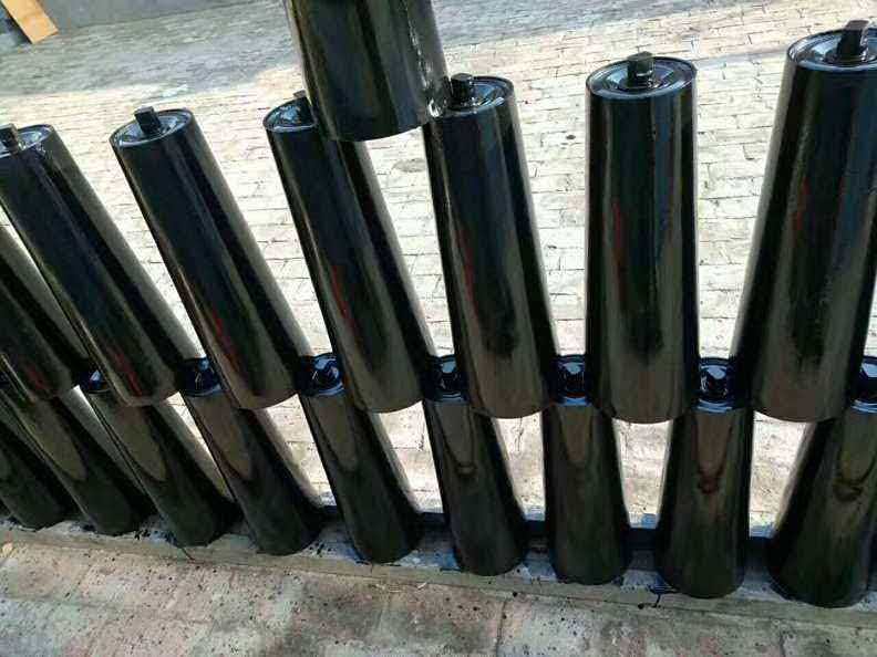 Black tapered conveyor rollers for belt tracking support
