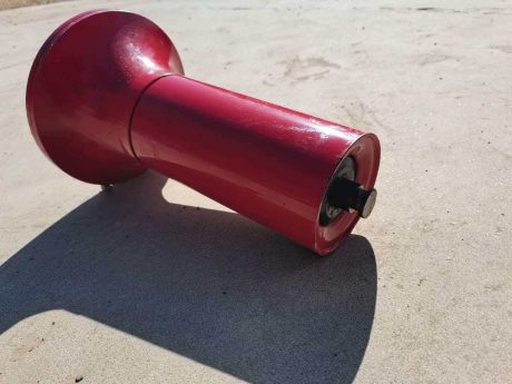 Friction idler set for conveyor belt tracking