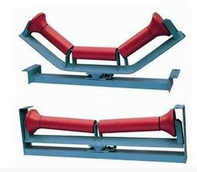 Friction idler set for conveyor belt alignment