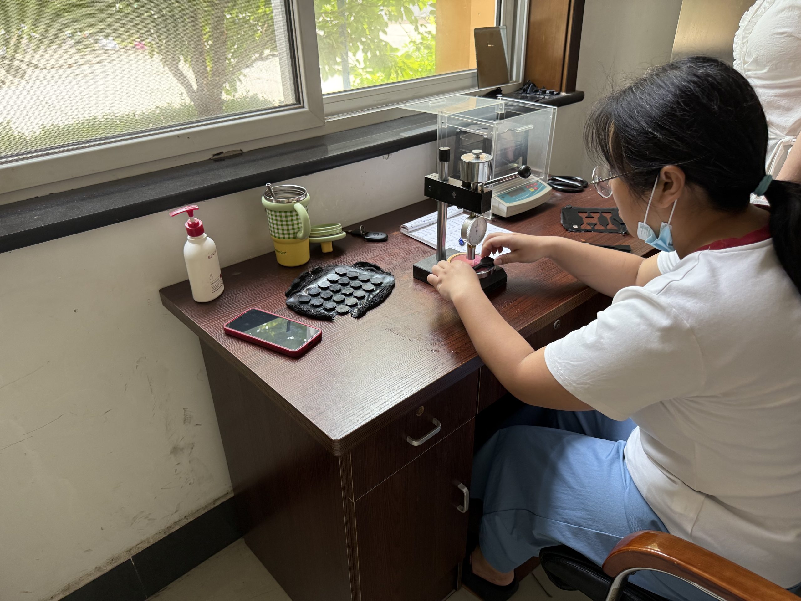 Conveyor belt quality inspection laboratory
